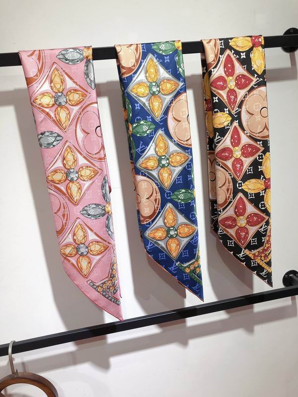 LV silk scarf 90X90cm E15